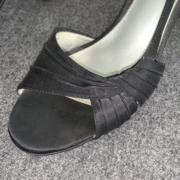 9.5M Liz Claiborne black satin slingbacks - Picture 4 of 8